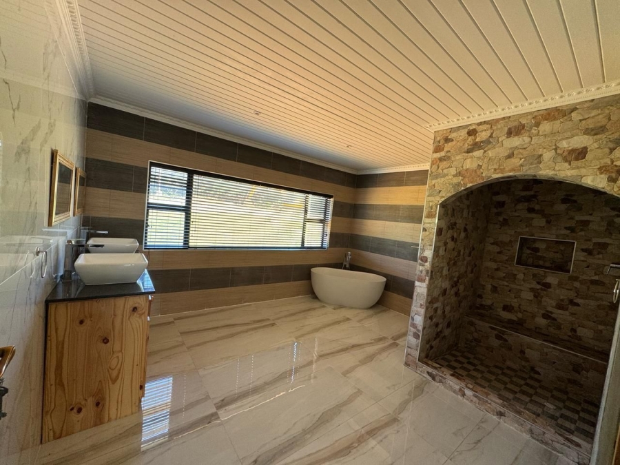 5 Bedroom Property for Sale in Royalston Residential Estate and Wildlife Reserve Eastern Cape